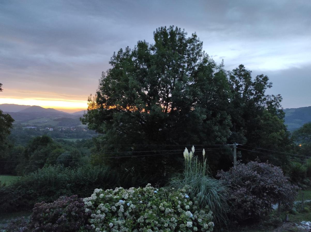 Gite Des 3 Arbres Aramits Exteriör bild