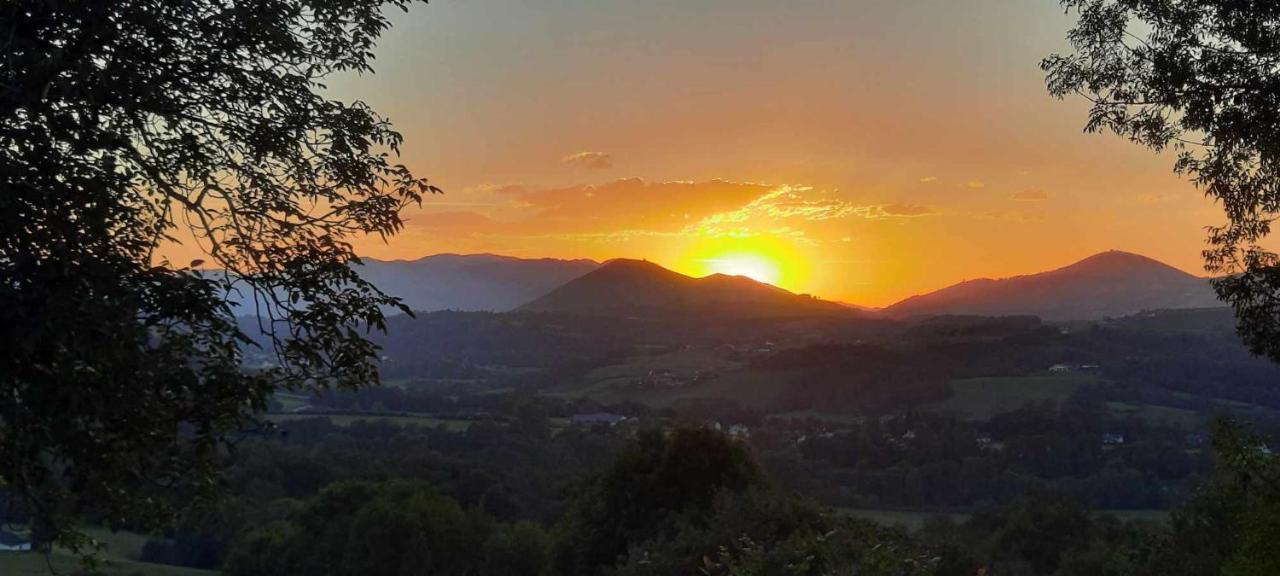 Gite Des 3 Arbres Aramits Exteriör bild